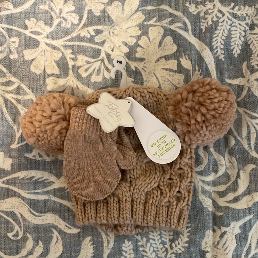 Toby girls hat and mittens